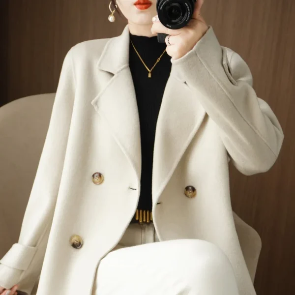 Autumn and Winter New Plush Long Sleeved Woolen Jacket Women's Casual Blazer Elegant Jacket Short Top